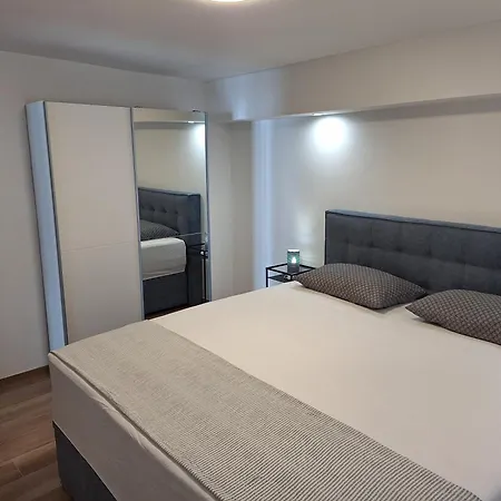 Nina Apartament *