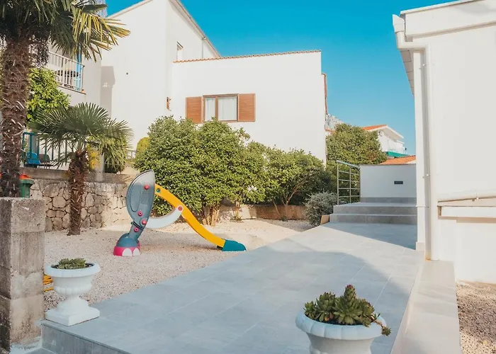 شقة Nina